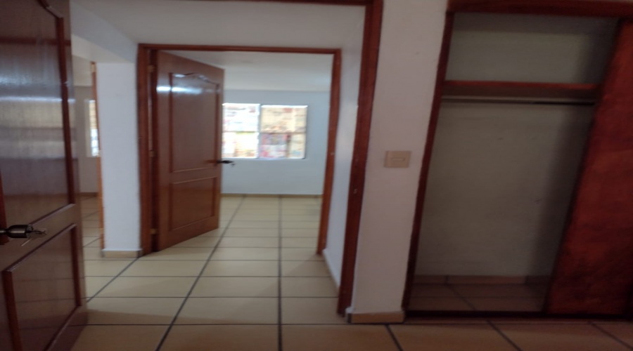 3 RECAMARAS
PLANTA BAJA
MUY COMODO
SALA, COMEDOR, COCINA INTEGRAL Y ESTUFA
ESTACIONAMIENTO CON PROTECCION
TODOS LOS SERVICIOS
PISOS LOSETA Y AZULEJO EN BAÑO